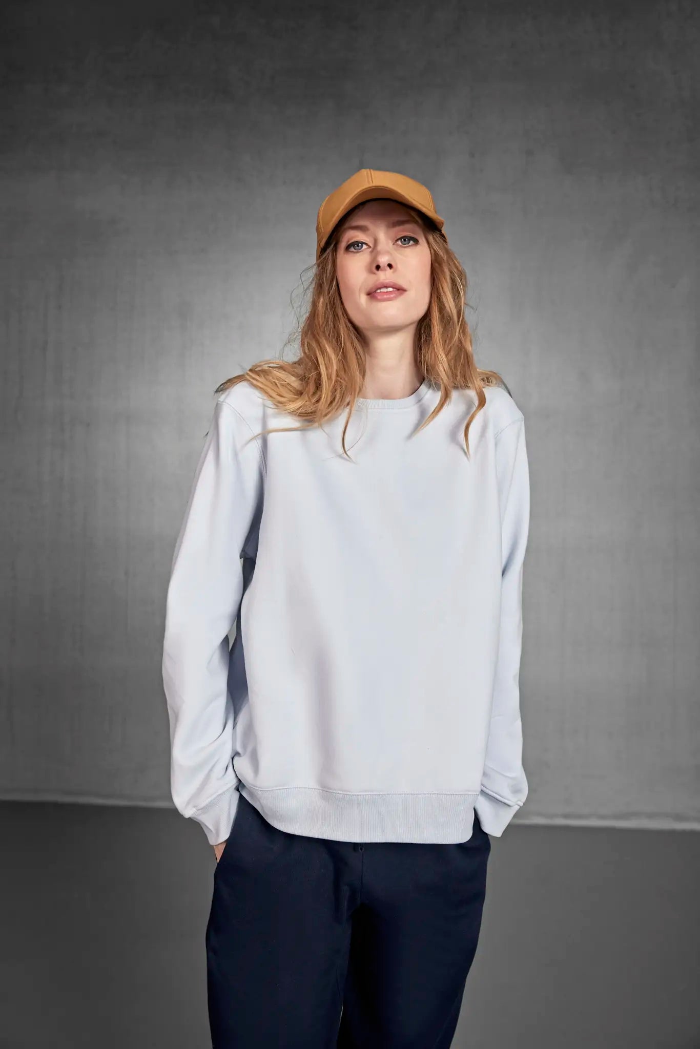 all-groups Women's QUEEN Crew Neck Sweat