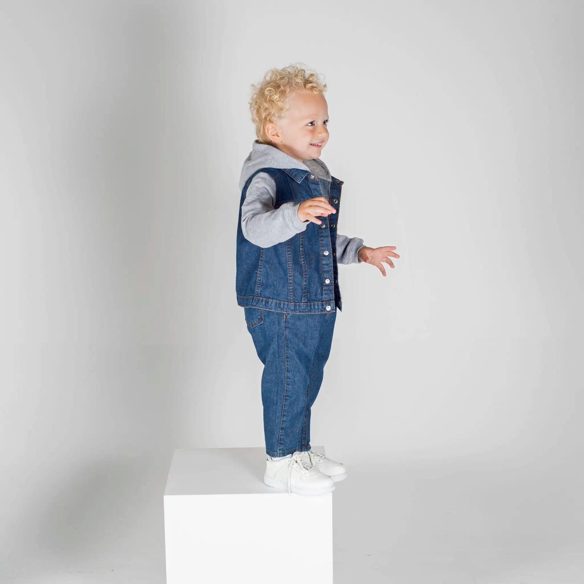 a8f2b06075ef10a3d3abbb0aea1d5ec2